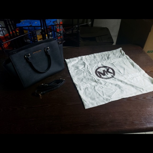 Authentic Michael Kors purse - Picture 2 of 4